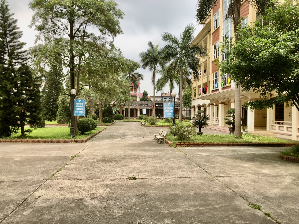 Khuôn viên trung tâm