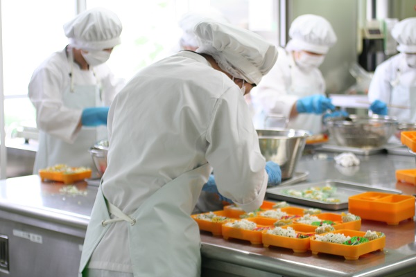 Đơn hàng xuất khẩu lao động làm cơm hộp tại Nhật Bản